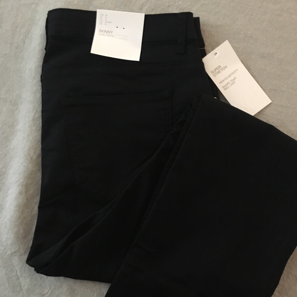 NWT H&M size 16 Super Stretch jeans in black